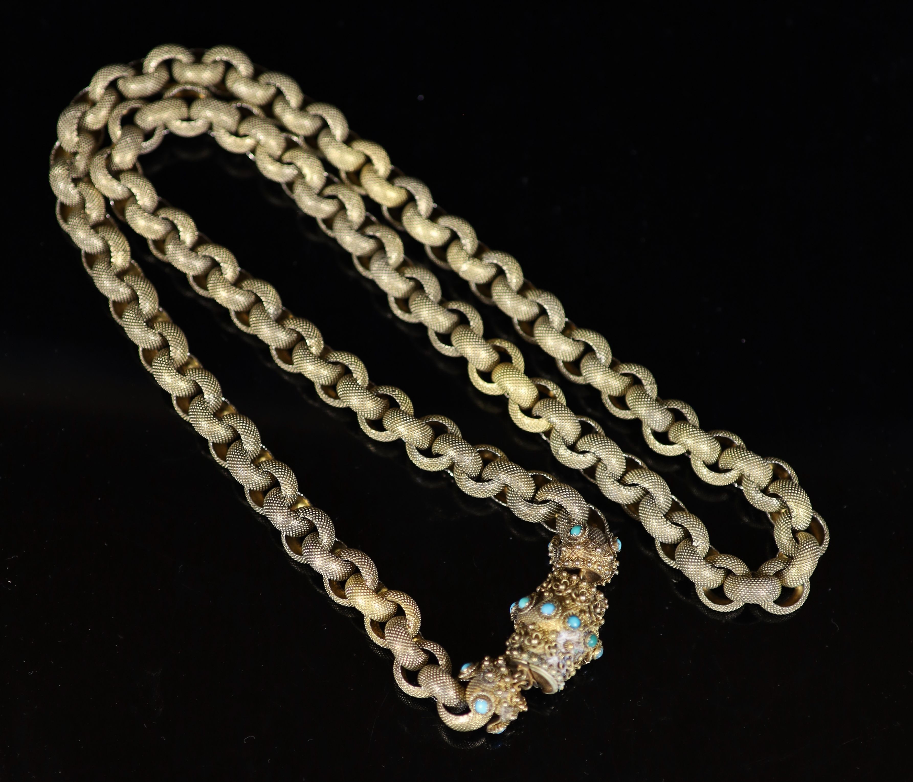 An early 19th century textured gold circular link muff chain, with turquoise set and cannetille work barrel shaped clasp